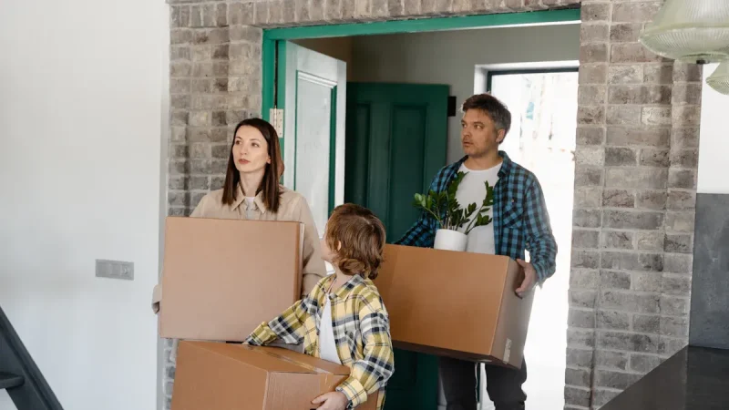 How to Decide When to Move in Together with Your Partner