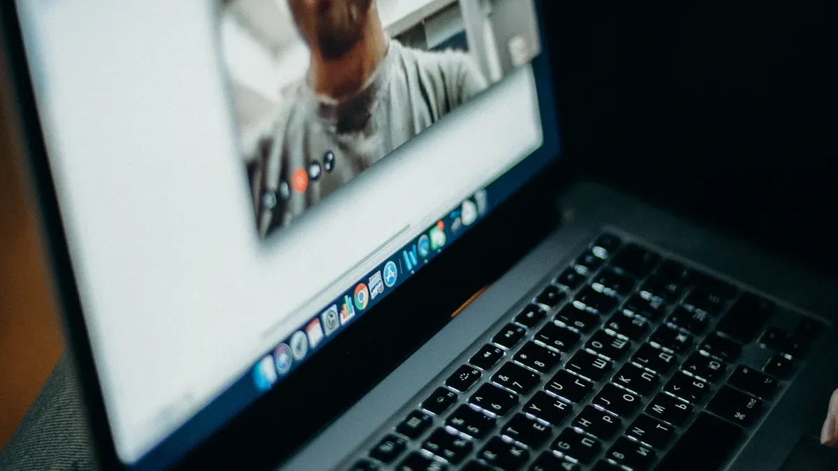 Smart Strategies to Overcome Long Distance Relationship Challenges